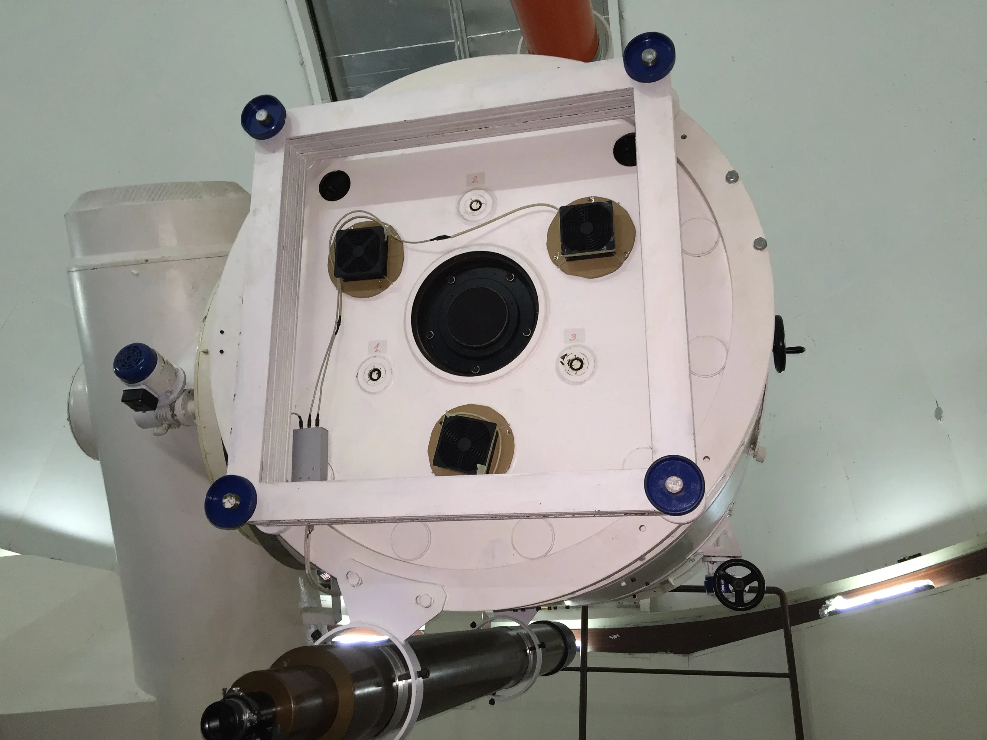 Fans and fan controller, temporary mounted